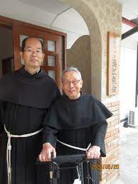 小崎登明の93歳日記 : 神父さまと、修道士。服装は一緒。え？どう違うの？説明に困る