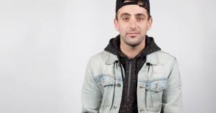 Toronto police allege hoggard, 34, met with two women on three separate occasions in 2016 and sexually assaulted them. Hedley Frontman Jacob Hoggard Returns To Toronto For Sexual Assault Court Date Narcity