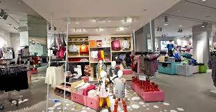 In november of 2013, h&m opened a flagship store in times square, with much fanfare, including a guest appearance by … Ø§Ù„Ø¹Ù†ÙƒØ¨ÙˆØª Ø¨Ø¹Ù†Ø§ÙŠØ© Ù„Ù†Ø§ H M Store Hours Dsvdedommel Com