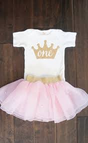 Maybe you would like to learn more about one of these? First Birthday Outfit Gold One Crown For Baby By Graceandlucille Primer Cumpleanos De Nina Cumpleanos De Un Ano Fiesta De Cumpleanos Princesa