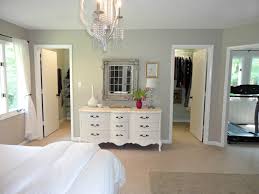 If possible all doors should be beyond the foot of the bed leaving the bed in a zone relatively free of circulation. Bedroom Walk In Closet With Bathroom Novocom Top