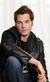 What is there to know about his beautiful and supportive wife, linzey rozon? Tim Rozon Wikipedia