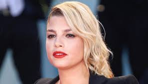 L'isola il nuovo singolo in download e streaming. Emma Marrone Returns To Instagram Traveling With Music