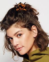 Look up these 16 ideas and ways to use a butterfly clip. 7 Easy Claw Clip Hairstyles Purewow