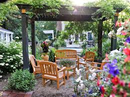 ideas for small backyard gardens