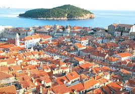 Они привлекают миллионы туристов своими золотистыми пляжами и скользящими по воде яхтами, мягким климатом и. Horvatiya Dubrovnik Turfirma Staryj Gorod