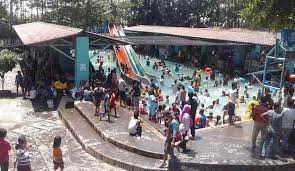 Panjang 250 m dan tinggi 18 m. Harga Tiket Masuk Dan Alamat Lokasi Wisata Keluarga Water Park Ciperna Cirebon