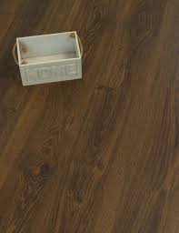 brown oak laminate flooring packs