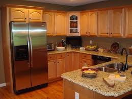 oak kitchen cabinets and wall color