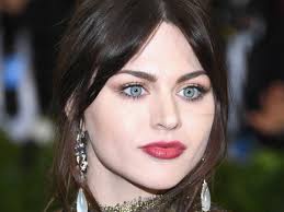 frances bean cobain describes a