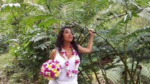 Fall in love with our hawaiian wedding leis & flowers. The Art Of Getting Lei D At Your Wedding In Hawaii Wedding In Hawaii