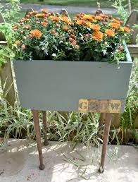diy wooden planter box made from pieces