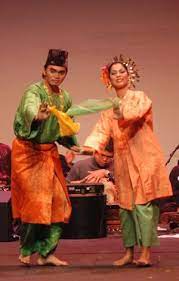 Pada kesempatan kali ini kita akan menyimak tentang tarian tradisional lengkap beserta dengan contohnya di bawah ini. Tarian Zapin Wikipedia Bahasa Melayu Ensiklopedia Bebas