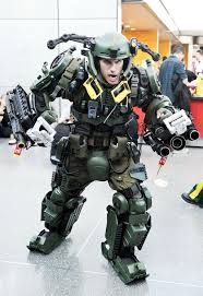 Edge of tomorrow on home media, or simply live die repeat) is a 2014 american science fiction action film starring tom cruise and emily blunt. Cage Edge Of Tomorrow The Cosplay Of New York Comic Con Was So Good Popsugar Tech Photo 41