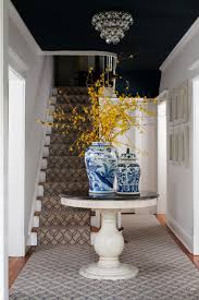 foyer with round table
