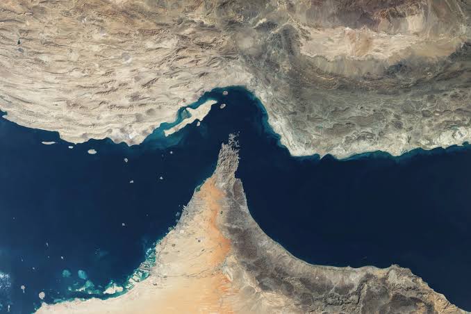 Iran Unwilling to Talk About Opening Strait of Hormuz While Under Attack - Bloomberg