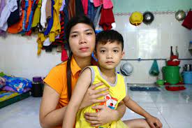 Bé trai 7 tuổi bị cơ sở bán trú bỏ quên gần một ngày tại trường - VietNamNet