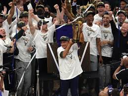 Antetokounmpo was legendary and carried the bucks for stretches in game 6 — and then he got to carry the larry o'brien trophy. 7 Wno9lrylyem