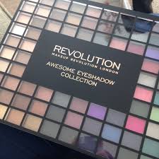 the 100 colour 12 eyeshadow palette