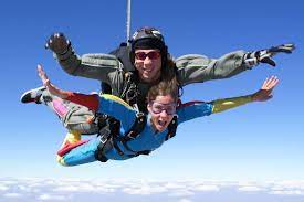 Saut en parachute, l'expérience incroyable de la vitesse en chute libre !