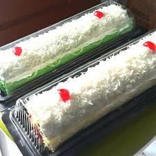Roll cake) adalah kue bolu yang dipanggang menggunakan loyang dangkal, diisi dengan selai atau krim mentega kemudian digulung. Kue Bolu Gulung Cemilan Makanan Minuman Kue Kue Di Carousell
