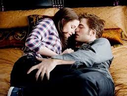 Bella california king bed by bassett at suburban furniture. New Twilight Eclipse Scene Shows Edward And Bella In Bed Together Sharing A Steamy Kiss New York Daily News