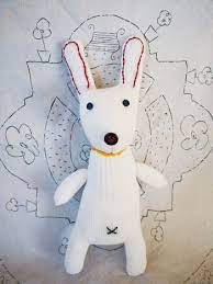 ちょっとキモかわ 靴下 手袋でつくるユニークなぬいぐるみ キナリノ ハンドメイド ぬいぐるみ 作り方 ぬいぐるみパターン ぬいぐるみ