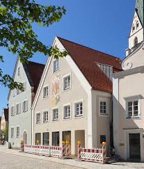 Auch der bahnhof liegt hier gleich um die ecke. Stadthaus B30 Architekturburo Ostendorf
