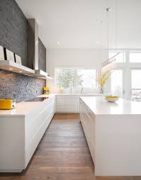 While the material is often used in modern kitchens, a slate backsplash can put a nice finishing touch on any kitchen remodel. 75 Beautiful Kitchen With Slate Backsplash Pictures Ideas May 2021 Houzz