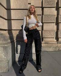 Paired with a cozy knit sweater and a natural face, hosk kept things simple by slipping on a cool set of sunnies. Elsa Hosk S Feet Wikifeet