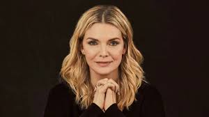 Michelle pfeiffer is an american actress known for her film roles in 'scarface,' 'the fabulous baker born on april 29, 1958, in santa ana, california, michelle pfeiffer is known for her stunning looks and. Sete Filmes Com A Michelle Pfeiffer Que Voce Precisa Assistir