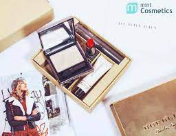 set trang điểm burberry beauty box