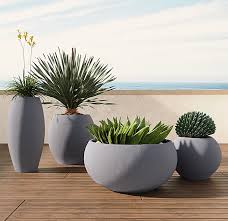 large commercial planters for outdoor