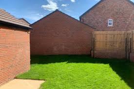 3 bed semi detached house to in