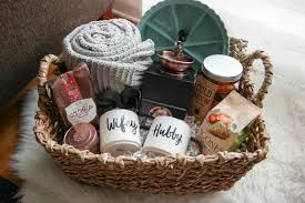 15 bridal shower gift basket ideas for