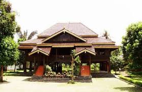 Fungsinya merupakan tempat paling suci di mana ibadah solat dijalankan di. Rumah Adat Indonesia Gambar Penjelasan Rumah Tradisional 34 Provinsi Salamadian