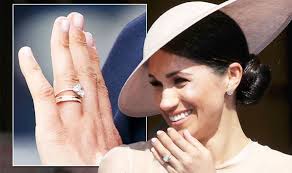 It looks like the former meghan markle just tweaked the design of her gorgeous engagement ring. Meghan Markle News Prince Harry Wife New Engagement Ring Design Divides Fans Express Co Uk