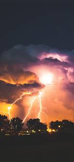 lightning strike at night iphone se