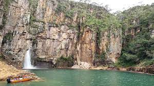 rock falls on boaters in a Brazilian lake