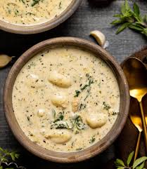 creamy garlic en gnocchi soup