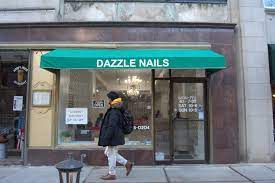 dazzle nails provides manicures