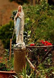 50 stunning garden statue ideas
