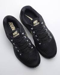 black sports shoes for men by nike