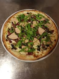 Pizzeria La DOLCE VITA - Notre Jolie pizza au foie gras à déguster sur  place uniquement. | Facebook