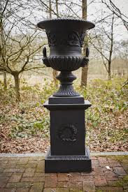 Medici Style Campana Urn On Plinth