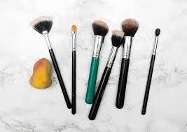 reasons to clean your makeup brushes