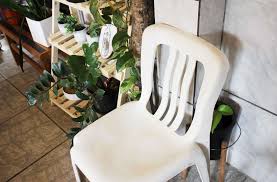 how to clean a white plastic chair in