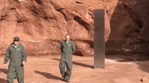 Monoliths may be able to assume any size, because in 2010: Monolith Utah Behorden Entdecken Mysteriosen Metallblock In Wuste Jetzt Ist Er Wieder Weg Stern De