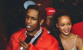 Mahkeme asap rocky ve iki korumasını, 19 yaşındaki davacıya 12 bin 500 i̇sveç kronu (7 bin 275 tl) ödemelerine karar verip serbest bırakmıştı. A Ap Rocky Was Locked In Rihanna Friend Zone For Years Urban Islandz