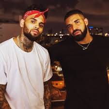 The r&b singer is involved in a lawsuit that alleges that a rapper, known as young lo, sexually assaulted a woman while being. Drake Colabora Con Chris Brown Y Le Acusan De Traicionar A Rihanna Musica Los40